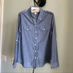 CHICO'S
BUTTON DOWN ROLL-TAB SLEEVE TOP